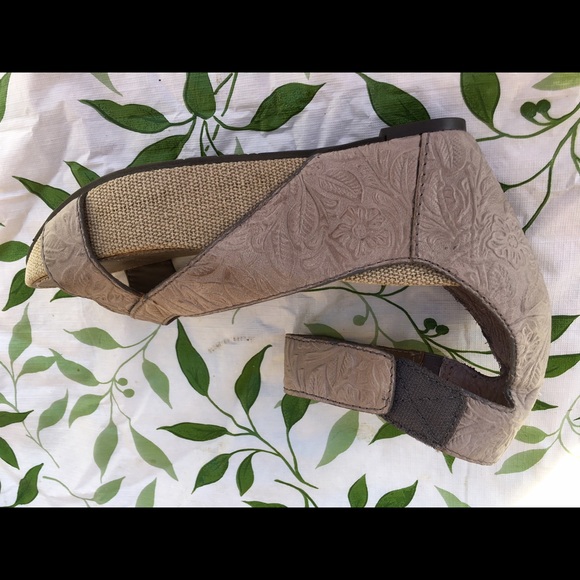 The Hobart getting your destination in style. - Picture 2 of 2