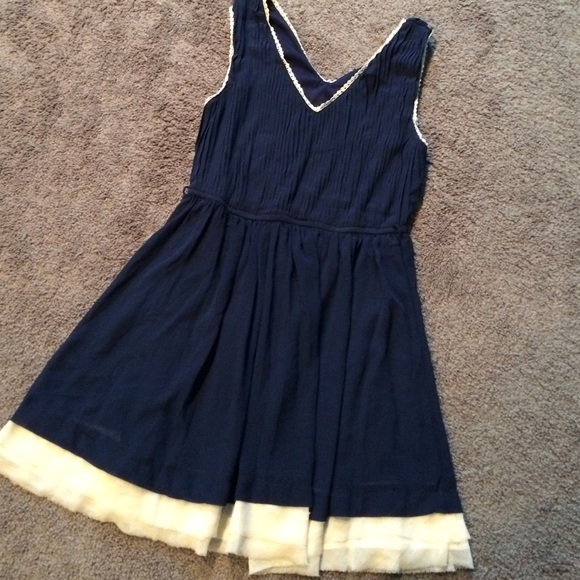 NWOT Navy Modcloth V Neck Sleeveless Dress