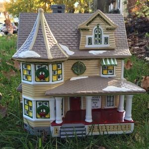 The Original Snow Village, The Doctor's House