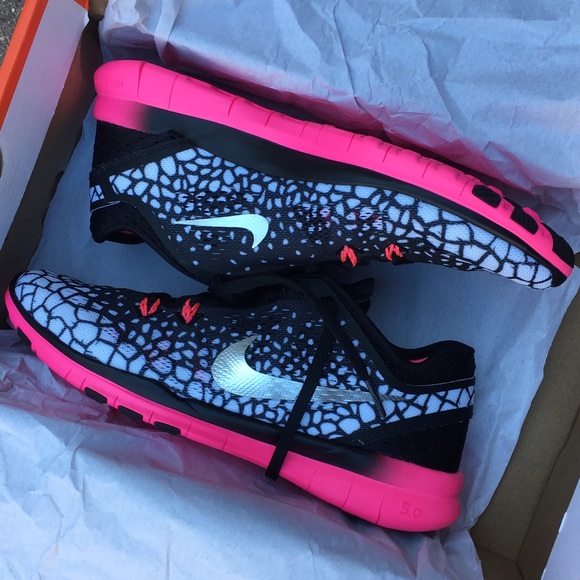 SALE ‼️ LAST PAIR! NWB 🎁 NIKE FREE TR FIT sz 7 - Picture 2 of 4