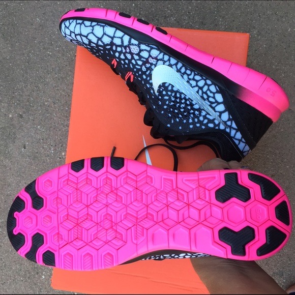 SALE ‼️ LAST PAIR! NWB 🎁 NIKE FREE TR FIT sz 7 - Picture 3 of 4