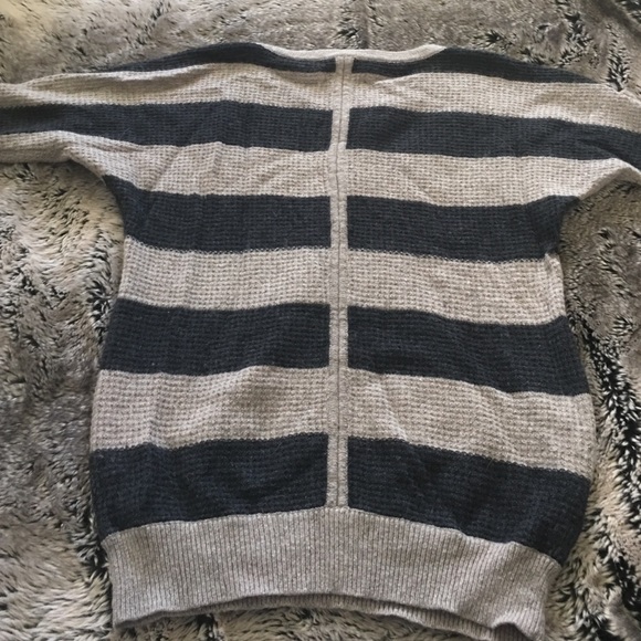 Ann Taylor Loft Sweater - Very flattering! - Picture 2 of 4