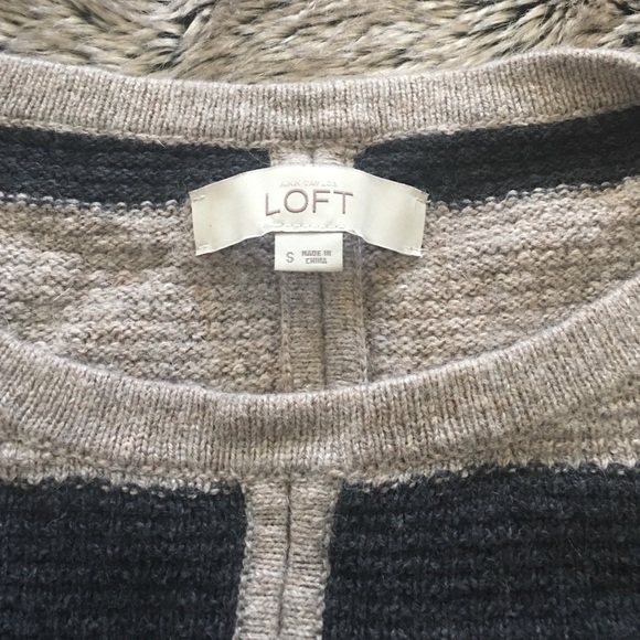 Ann Taylor Loft Sweater - Very flattering! - Picture 3 of 4