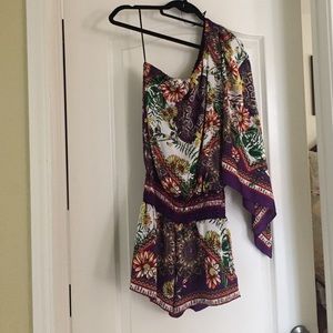 One shoulder short romper