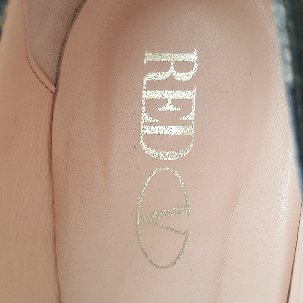 HEELS - Picture 3 of 4