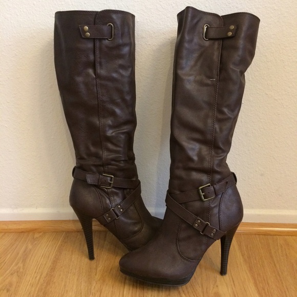 Knee High Brown Forever 21 Leather Boots Size 9