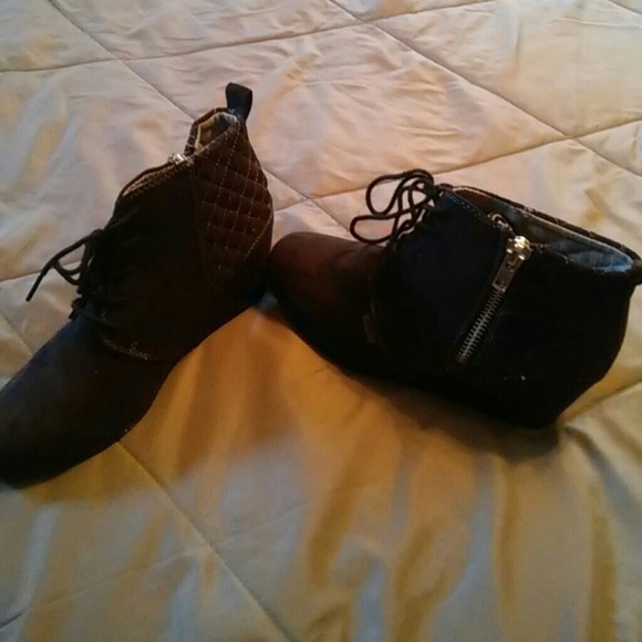 Closet CLOSING Bongo wedge booties