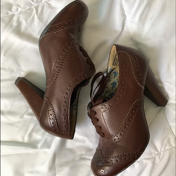 Brown oxford heels