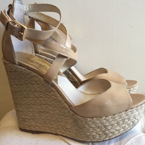 Micheal Kors nude patent wedge