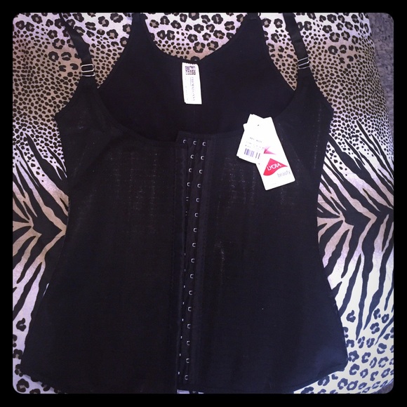 A waist trainer from premadonna (official)