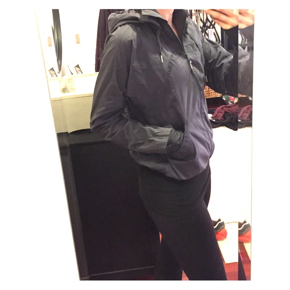 Lululemon size 6 windbreaker jacket
