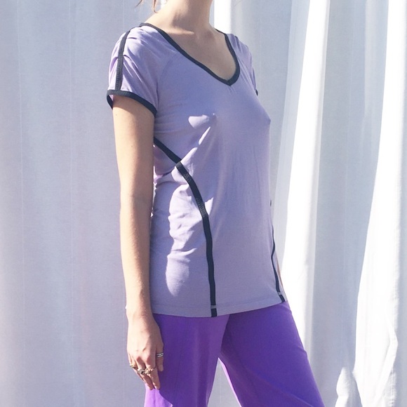 Lululemon key hole short sleeved top with ruffles - Picture 2 of 2