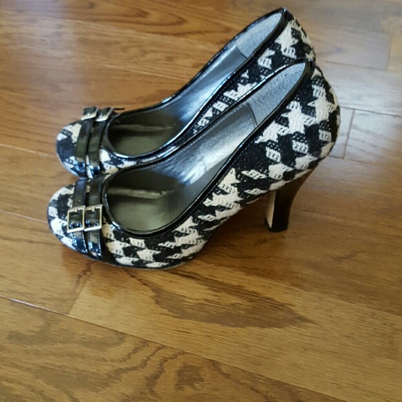Madden Girl Pumps - Picture 2 of 4