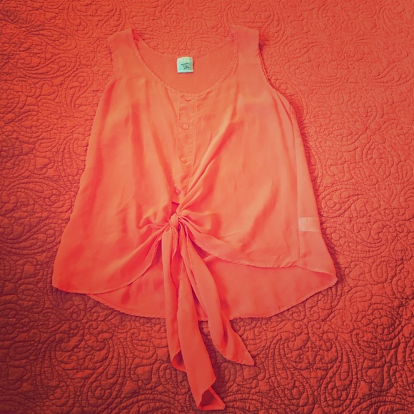 Cute salmon-colored tank!