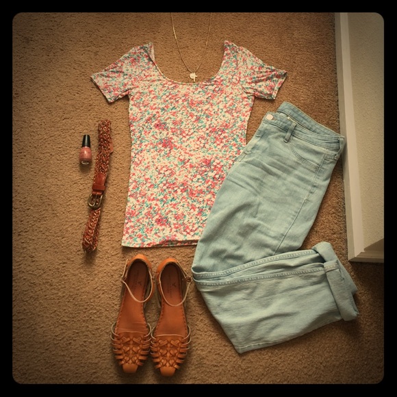 💐Pretty Floral Top💐