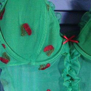 Vintage VS ruffle nighty