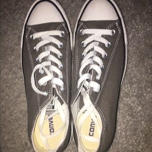 Gray low top converse