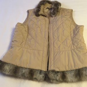 Woman's Outdoor Vest