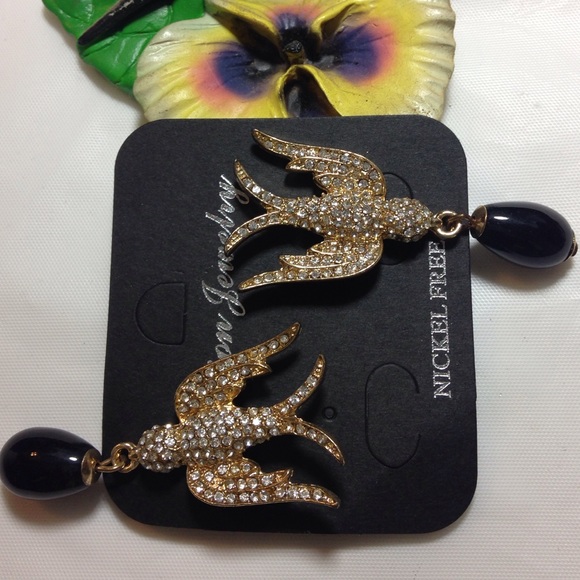 Birds gold tone Rhinestone Earrings - Picture 2 of 4