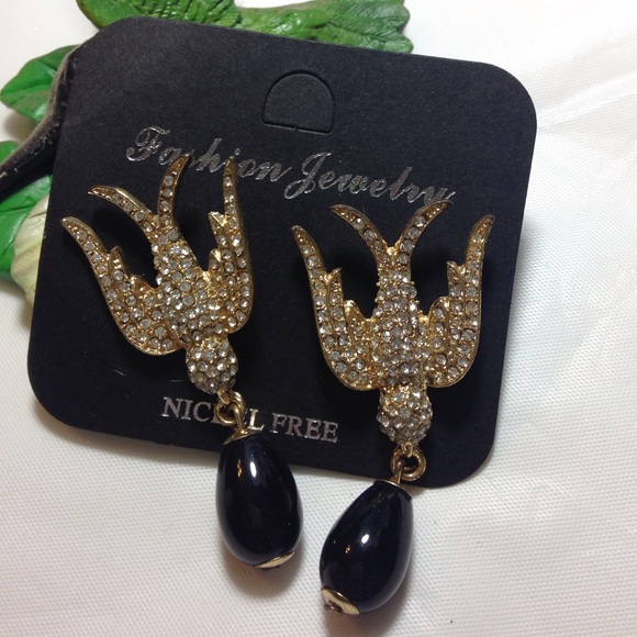 Birds gold tone Rhinestone Earrings - Picture 4 of 4