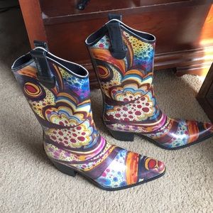 Adorable cowboy inspired rain boots!