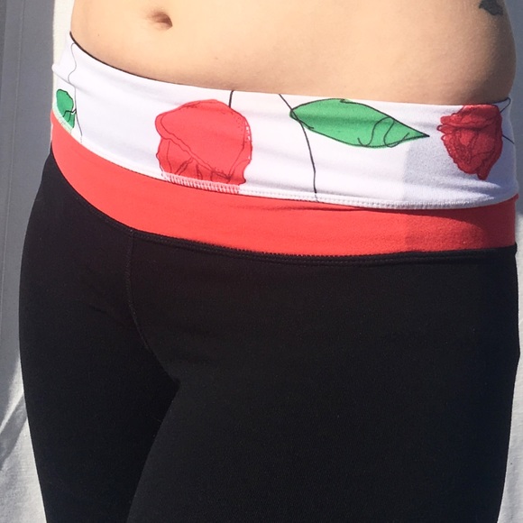 **SALE**Lululemon reversible cropped workout pants - Picture 3 of 5