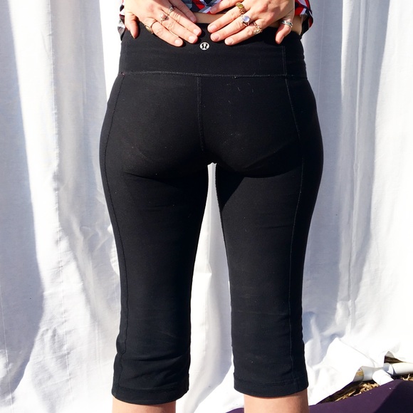**SALE**Lululemon reversible cropped workout pants - Picture 5 of 5