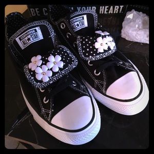 Women's Sz 10 Black/White Converse All Stars NEW