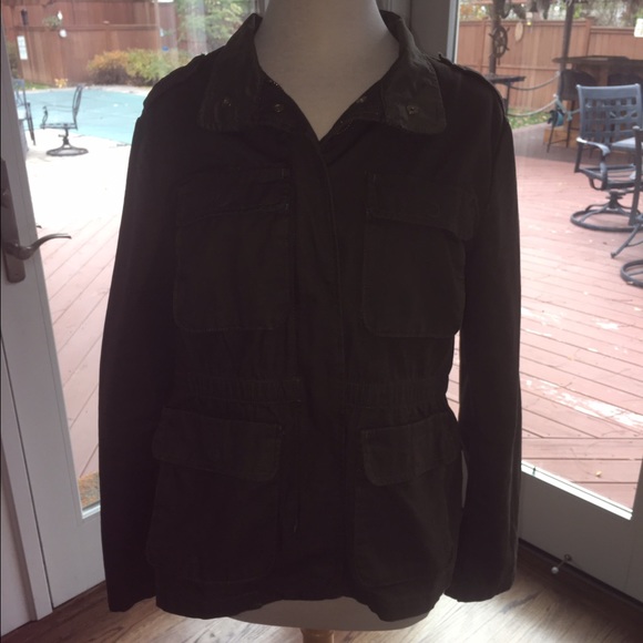 On trend! olive green utility jacket
