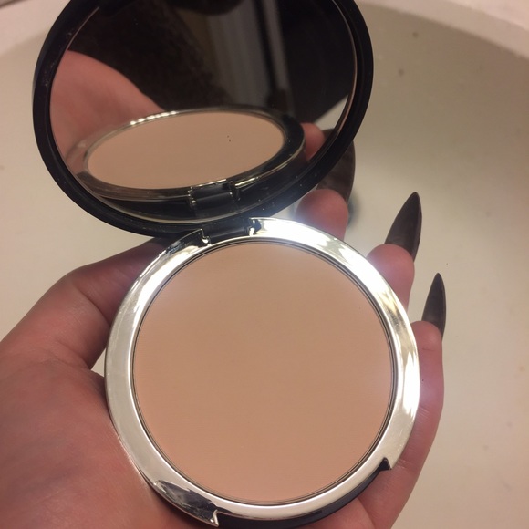 Kat Von D Lock-It Tattoo powder foundation