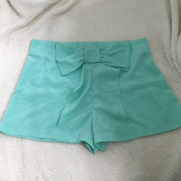 Bow tie shorts