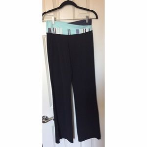 Lululemon Groove Pants, size 6