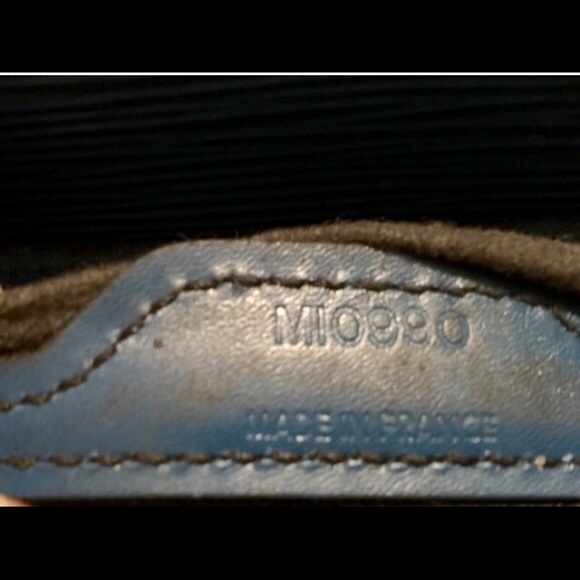 Louis Vuitton Epi sac plat not for sale at moment. - Picture 2 of 4