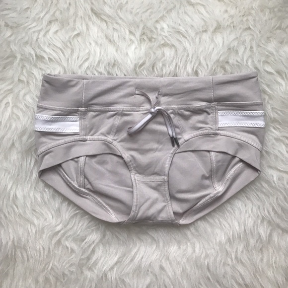 Lululemon Heat It Up Shorts
