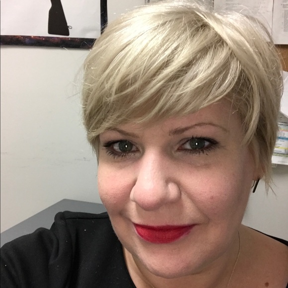 Meet your Posher, Sandy - Picture 3 of 3