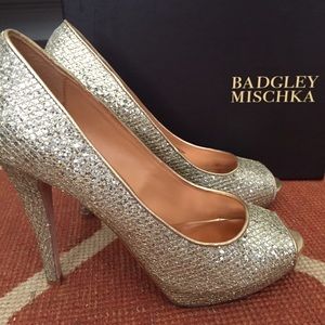 Badgley Mischka gold glitter "Humbie II" pumps