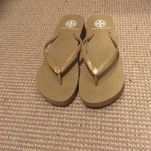 Tory burch flip flops--size  7