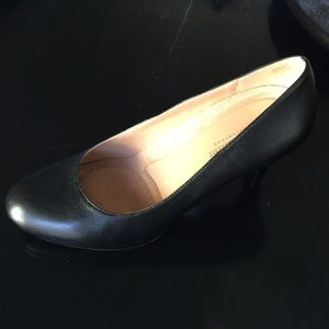 Brand new black leather Naturalizer heels