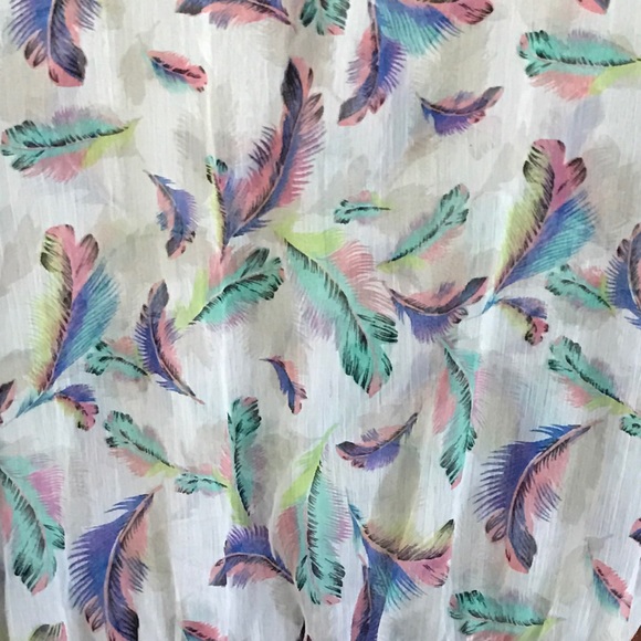 🎀 Sheer White W/Multi Color Feather Blouse 🎀 - Picture 3 of 4