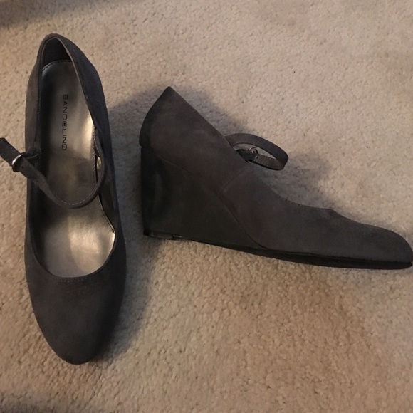 Suede gray wedges