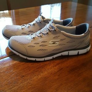 Skechers Womans Air Cooled Memory Foam Size 10