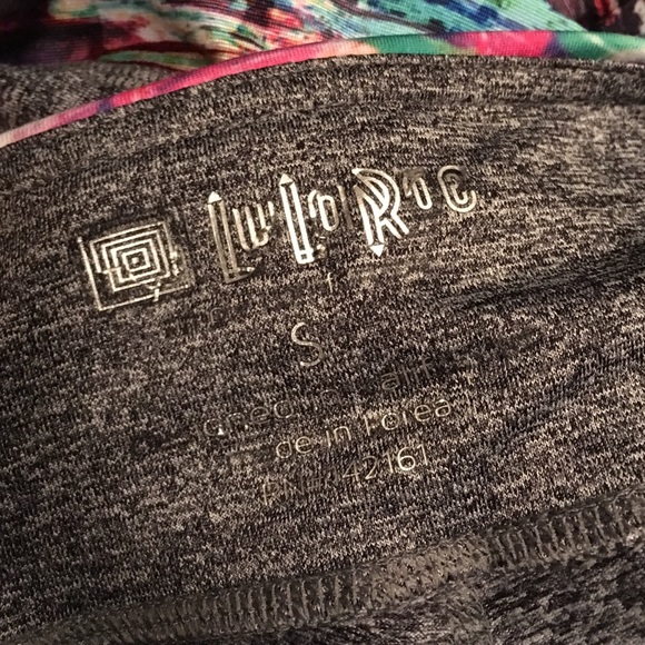 SOLD Lularoe size small jade workout capris - Picture 2 of 3