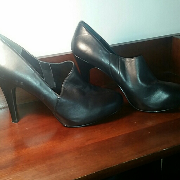 Bandolino black leather heel.