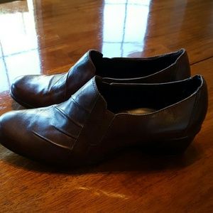 Clarks Women's Brown Slip On Boot Shoe Size 11M