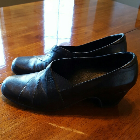 Clarks Women's Black Slip On Boot Shoe Size 11M