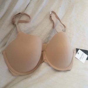 Nude Calvin Klein perfectly fit 32 DD bra
