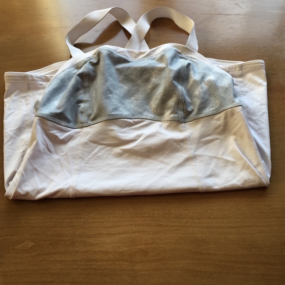 Lululemon white top with built in bra.