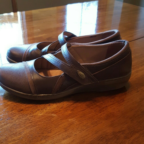 Clarks Women's Brown Leather Slip On Mary Jane 11