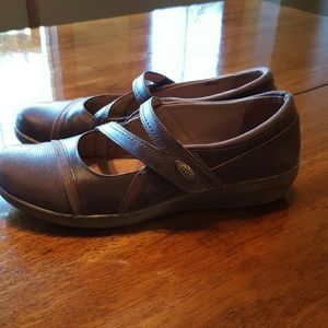 Clarks Women's Brown Leather Slip On Mary Jane 11