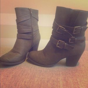 Olive Gray Bootie w Stacked Heel